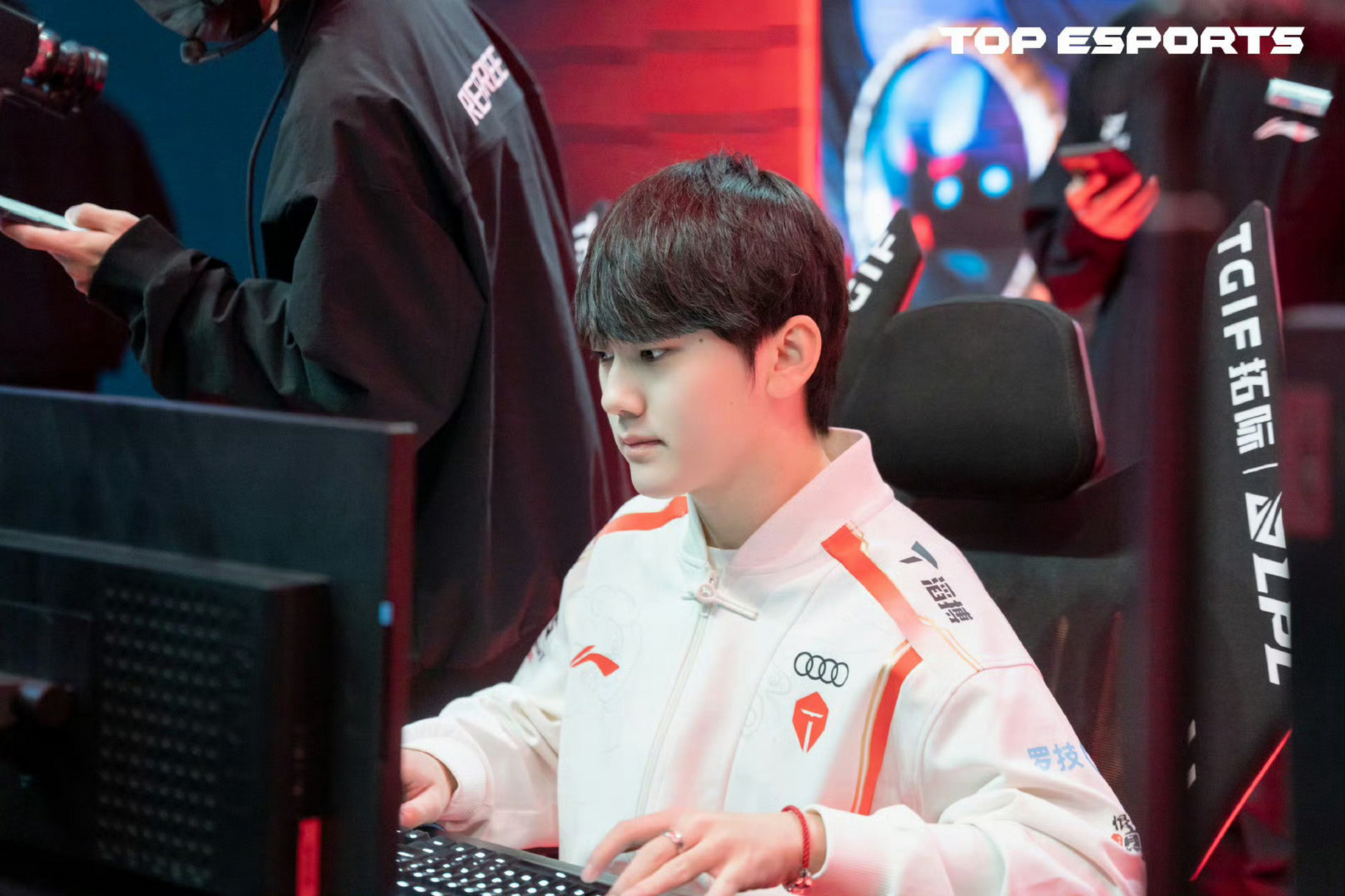 九游-JackeyLove在FPX比赛中高光表现，赛况扑朔迷离引发热议！的简单介绍